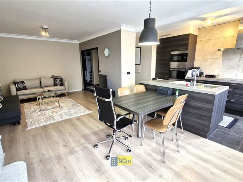 INDELING:&lt;br /&gt;
Dit appartement is gelegen op de 3e verdieping van een verzorgd gebouw in betonconstructie met lift.&lt;br /&gt;
We komen het appartement ce