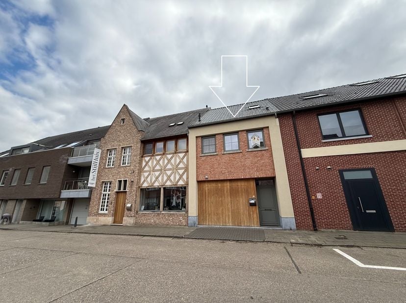 Prachtige, instapklare woning met 1 slaapkamer &amp; inpandige garage in het centrum van Diepenbeek.&lt;br /&gt;
&lt;br /&gt;
Indeling woning:&lt;br /&gt;
Gelijkvloers: ink