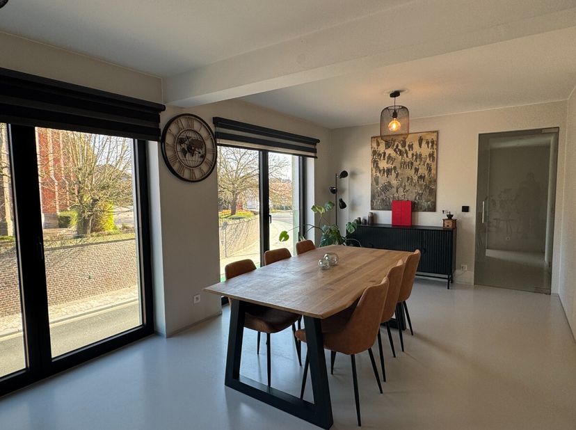 Lichtrijk en modern appartement te huur in Wortegem-Petegem Dit instapklare appartement in Wortegem-Petegem biedt een ruime en lichte leefruimte met e