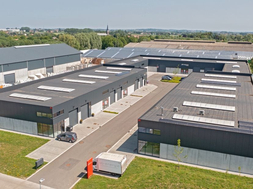 Op de voormalige Bekaert-site in Zwevegem-Moen werd het nieuwe KMO-park &quot;Moenpark&quot; gerealiseerd: een hedendaags bedrijvencomplex bestaande uit 19 kwal
