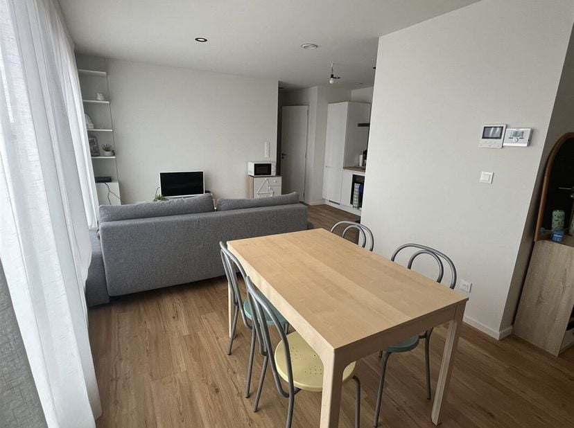 Très bel appartement situé au 3éme étage d&#039;une résidence récente avec ascenseur, dans un cadre calme, à 3 minutes de la Grand Place de Tournai, à 500