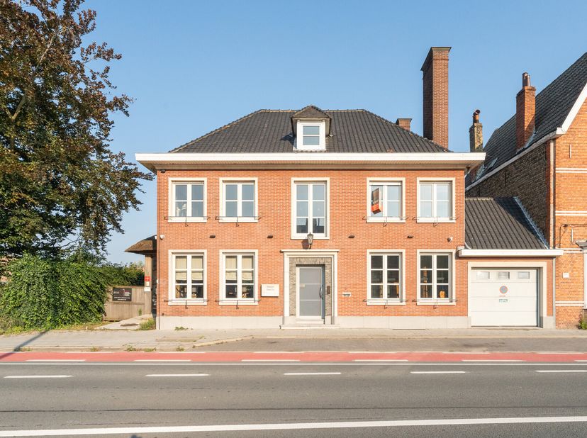 Bien professionnel à vendre
                    à 8000 Brugge