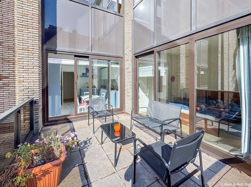 UCCLE - Quartier de l&#039;Observatoire - dans un cadre verdoyant magnifique APPARTEMENT(3ch/2sdd/1sdb) de ±158m² habitables avec deux belles terrasses. Il