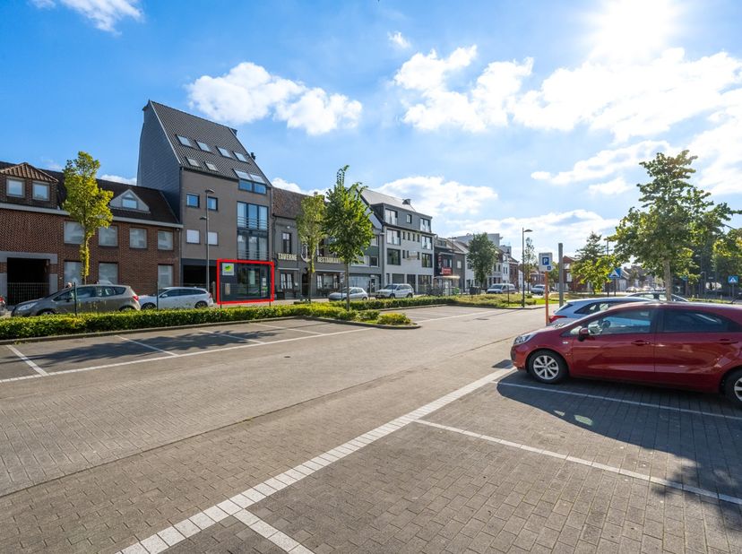 Knap instapklaar en recent pand met zeer mooie uitstraling en indeling ! &lt;br /&gt;
&lt;br /&gt;
Gelegen op het gelijksvloers kan dit perfect dienst doen voor k