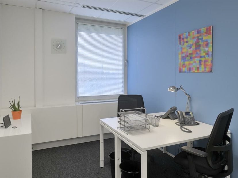 KANTOOR 2 personen - prijs exclusief btw -&lt;br /&gt;
De ALL-IN formule is inclusief: huur, huurlasten (privé en gemeenschappelijk verbruik), meubilering,