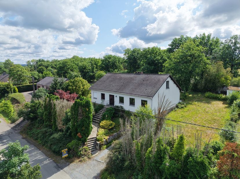 - OPTION -  Spacieuse maison 3 chambres à deux pas de Durbuy  Petithan&lt;br /&gt;
Située dans une rue peu passante de Petithan, à seulement 2 km de la Viei