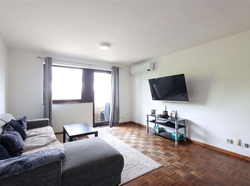 Rustig en centraal gelegen appartement met 1 slaapkamer aan het groene Heilig Hartplein&lt;br /&gt;
Omgeving:&lt;br /&gt;
+ Rustig en centraal gelegen aan het Hei