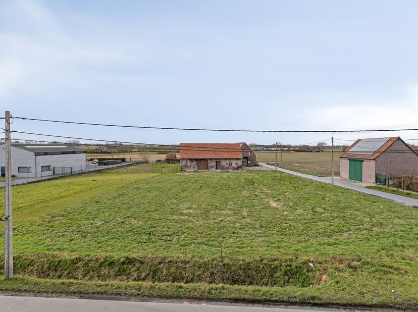 Vous recherchez un terrain d&#039;angle magnifiquement situé à Oekene - Roeselare? Alors ce terrain de villa stratégiquement situé de pas moins de 1668 m²