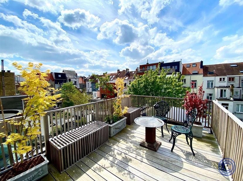 Magnifique appartement meublé d&#039;une chambre à coucher d&#039;environ 62m, situé au 2ème étage d&#039;un immeuble de caractère à l&#039;emplacement TOP à Marnixplaats