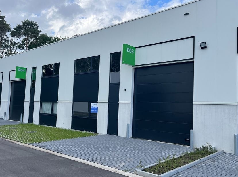 KMO-unit E03 van 216m² is gelegen  in het nieuwe KMO-project Green Business Park &quot;Woudpark&quot;, gelegen op de industriezone Genk-Noord, vlakbij het Alber