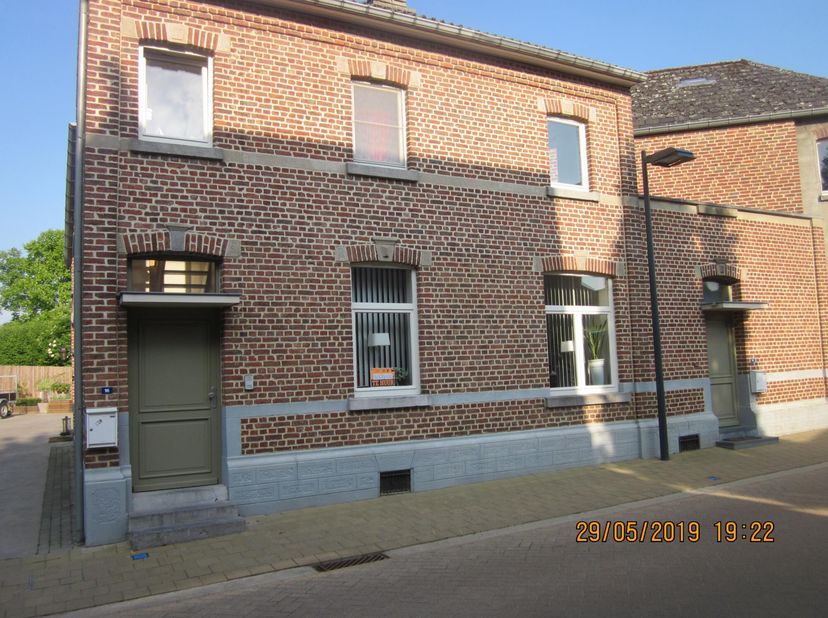 app. te huur in Riemst centrum, rustig gelegen.  Op 10 km van Tongeren en Maastricht.&lt;br /&gt;
Ruime living, inbouwkeuken met koelkast, kookplaat en damp