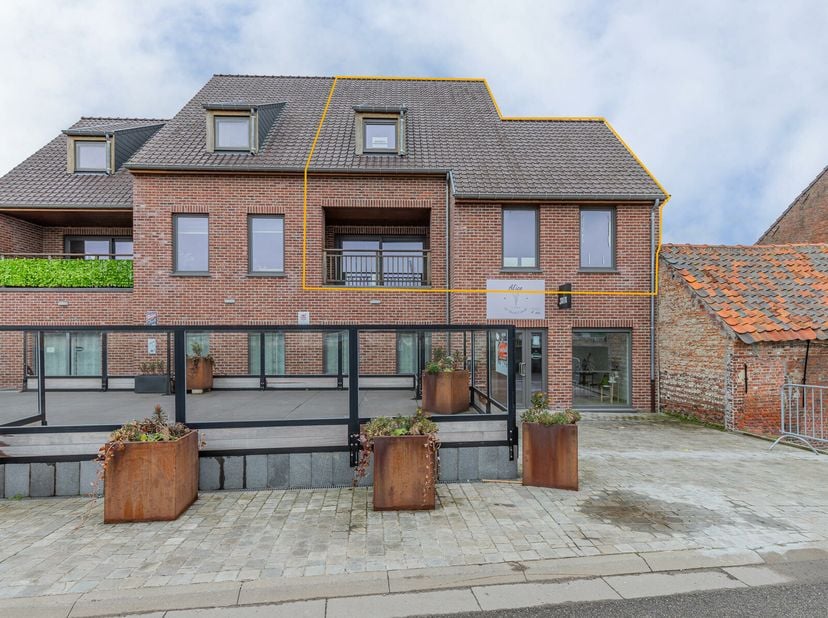WICHELEN (Wetteren) - Dit ruime (150m²!!!), lichtrijke triplex appartement met schitterende vergezichten heeft veel te bieden. Gelegen op de scheiding