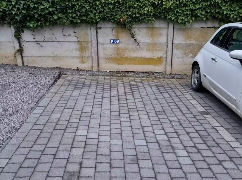 Wenst u uw wagen te beschermen tegen mogelijke schade of diefstal maar vindt u nergens een veilige plaats om te parkeren? Bent u op zoek naar een soli