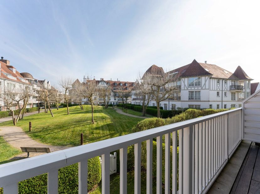 Mooi, zonnig appartement in de elegante residentie &quot;Deauville&quot; in de nieuwe &quot;Concessie&quot;&lt;br /&gt;
Ruime woonkamer met ingebouwde kasten en een open keuken