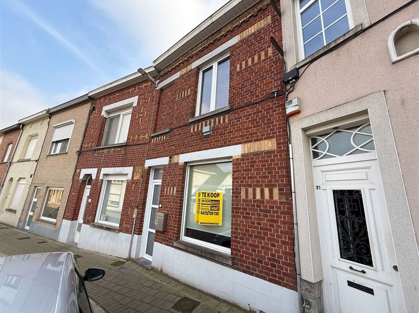 Deze charmante woning in Menen biedt een ideale kans voor starters of investeerders. Met een bewoonbare oppervlakte van 126 m² op een perceel van 116
