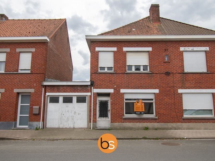 Te koop, Te renoveren/ te slopen woning in Ledegem. &lt;br /&gt;
&lt;br /&gt;
Deze woning op een perceel van +-258 m² biedt tal van mogelijkheden. &lt;br /&gt;
Deze won
