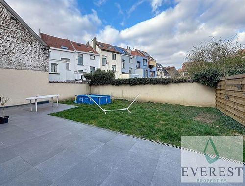                                         Appartement à louer à Etterbeek, € 2.250
