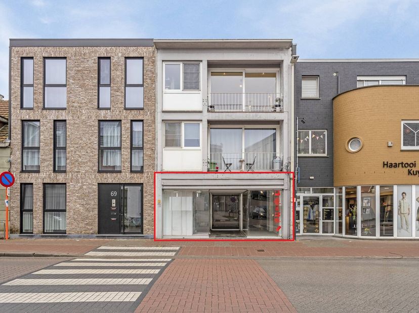 Handelspand / Kantoorruimte te koop in centrum Kapellen aan de Hoevensebaan 71 - in het centrum van de commerciële dorpskern vlakbij de parking watert