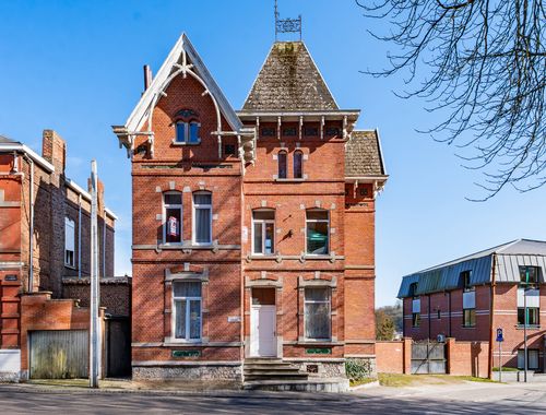                                         Herenwoning te koop in Thuin, € 220.000

