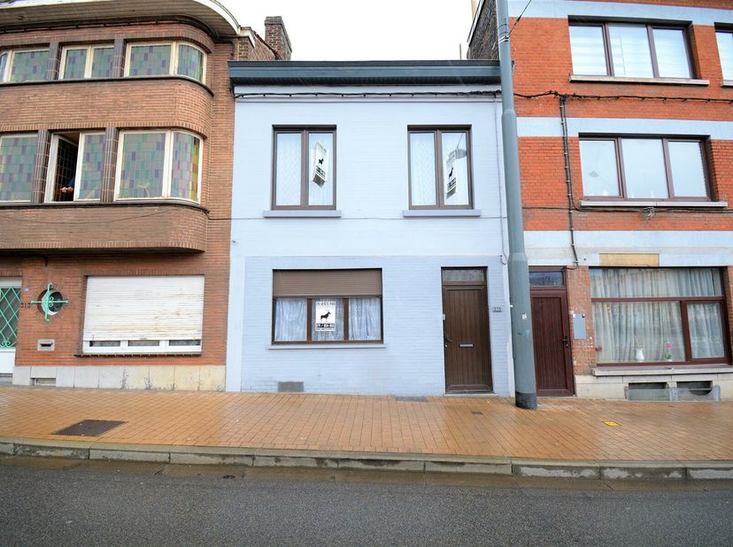****SOUS OPTION***&lt;br /&gt;
Très belle maison située à DAMPREMY.&lt;br /&gt;
La maison est proche de toutes commodités et des grands axes (commerces, écoles, a