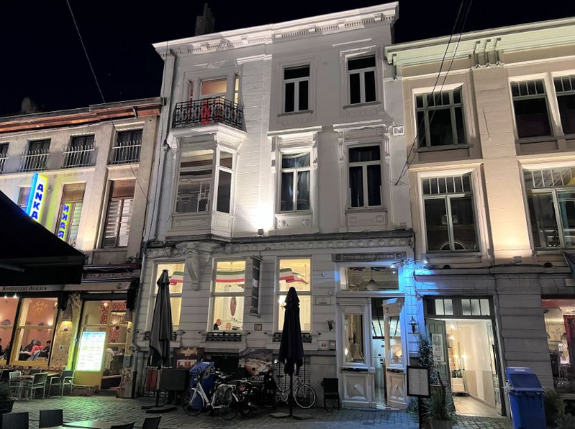 Wilt u investeren in Gent (in the place to be) én in een uiterst karaktervol gebouw, dan is dit wat u zoekt.&lt;br /&gt;
&lt;br /&gt;
Op 5 minuten wandelen van he