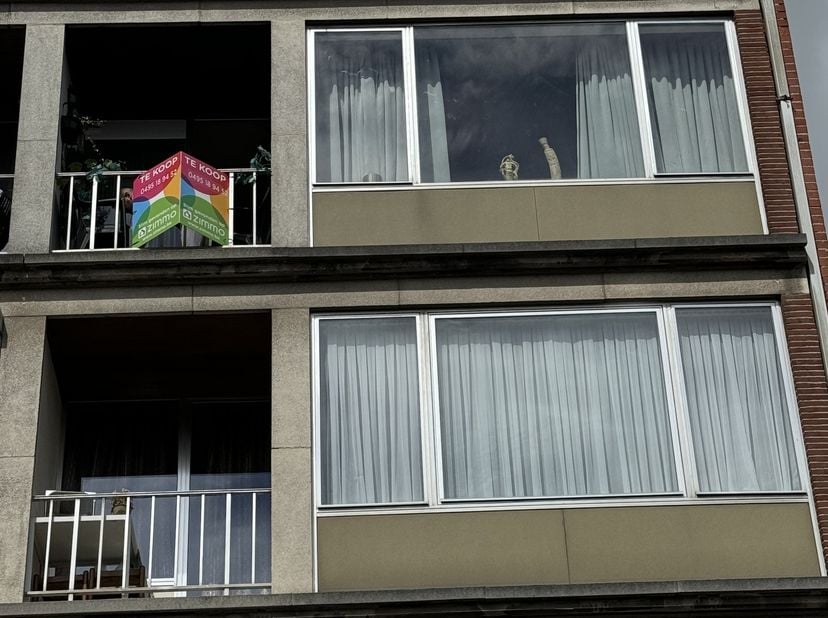Ideaal voor starters of investeerders (4%).Te koop appartement op derde verdieping (lift)in Kortrijk , gelegen op 200m van treinstation,ideaal voor in