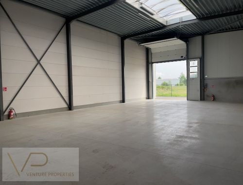                                         Entrepôt sans bureau à louer à Melsele, € 1.865
