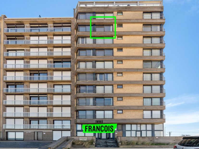 Deze charmante studio met slaaphoek in Middelkerke, gelegen op het 8ste verdiep, biedt een unieke kans voor wie op zoek is naar een compacte maar comf