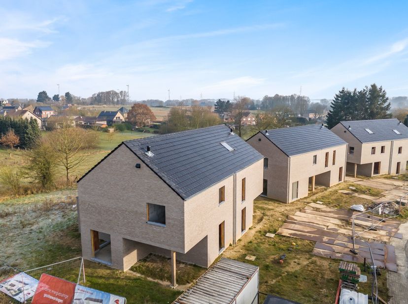 Op zoek naar een moderne woning dicht bij Brussel? Ontdek Hof Orisun, zes nieuwe, ruime gezinswoningen in Asse. De percelen van lot 1 t.e.m. 5 variëre