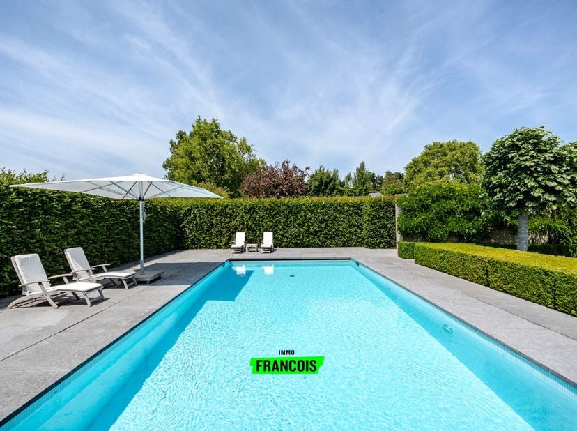 BEZOEKDAG OP AFSPRAAK ZATERDAG 5 JULI VANAF 9u30!&lt;br /&gt;
(volledige beschrijving op onze website)&lt;br /&gt;
Ontdek deze unieke villa in een rustige en groe