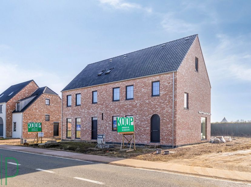 Kwalitatieve HOB nieuwbouwwoning in een landelijke omgeving.&lt;br /&gt;
De woning wordt opgericht met gebruik van duurzame materialen in een tijdloze uitst
