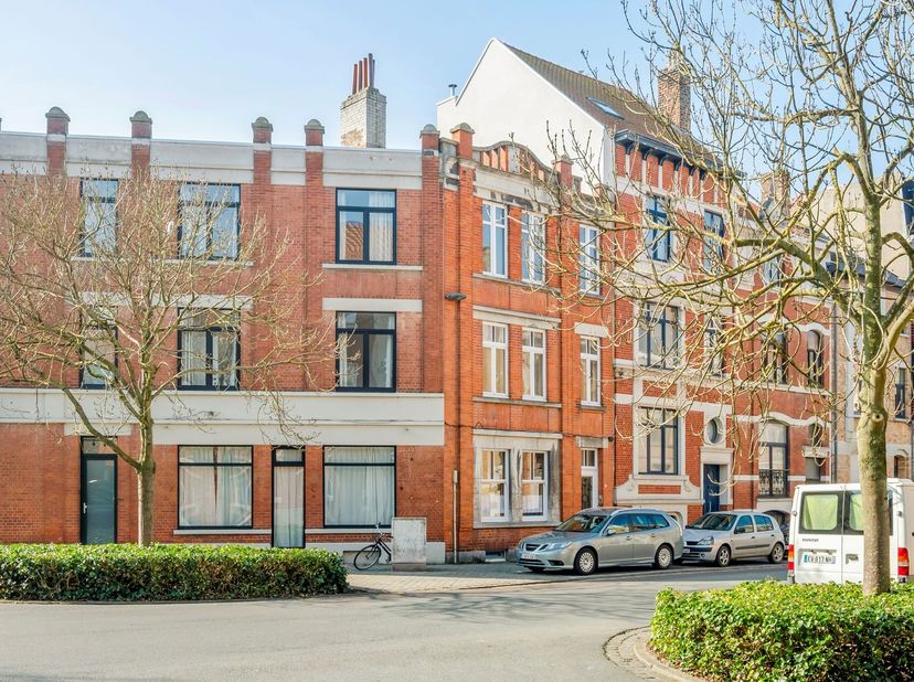 Ontdek deze te renoveren kwalitatieve pied-à-terre in Oostende of uitstekende belegging op slechts 900m van de Zeedijk en 900m van het Maria-Hendrikap
