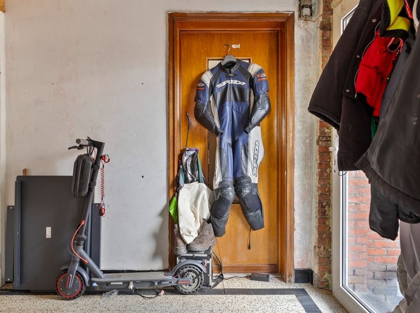 Bent u op zoek naar een woning met tal van mogelijkheden op een uitstekende locatie? Dan is deze woning aan de Testeltsesteenweg in Averbode precies w