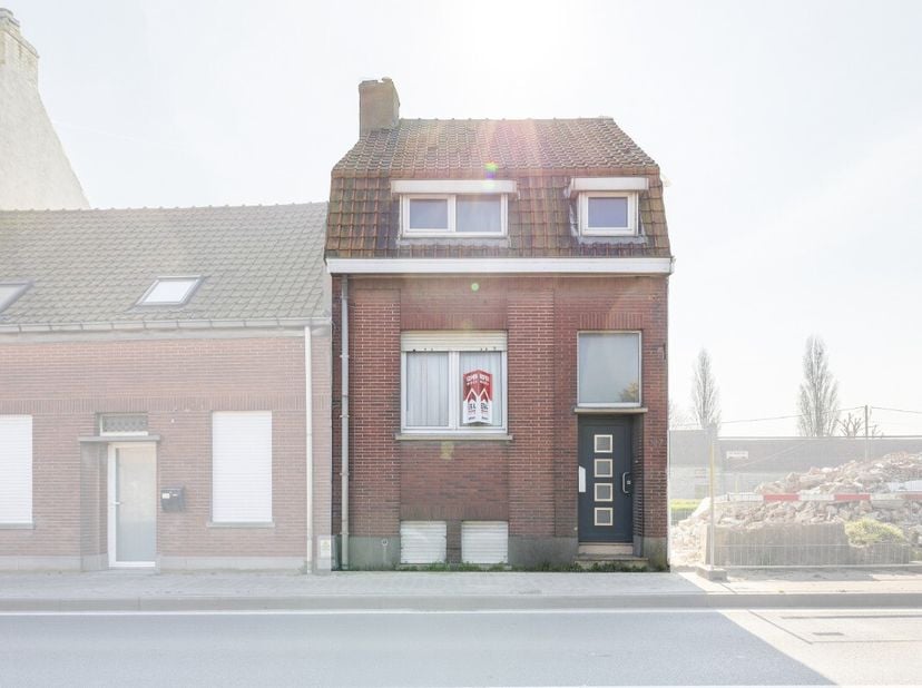 Oudenburg : projet de rénovation à vendre dans un emplacement favorable! À proximité du centre d&#039;Oudenburg, vous trouverez cette maison de 3 chambres.