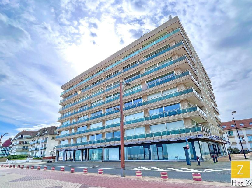 Place de Parking situé dans une rue secondaire du Front de Mer dans la résidence Saint Georges à -2.&lt;br /&gt;
Longueur : 5,90m&lt;br /&gt;
Largeur : 2.36m&lt;br /
