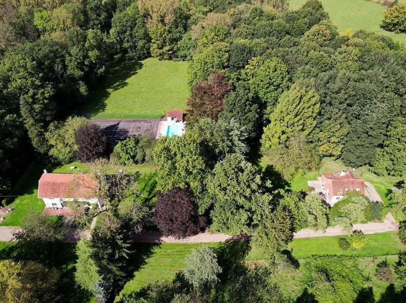 Prachtig en uitzonderlijk domein in een rustige en groene omgeving, op enkele minuten van Leuven, Mechelen en op 30 minuten van het centrum van Brusse