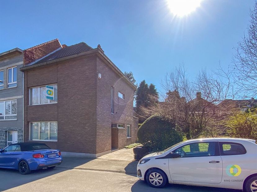 **SOUS OPTION** Située dans un quartier calme, en dehors du centre de Vilvorde, cette belle maison a résisté à l&#039;épreuve du temps avec brio et a toujo