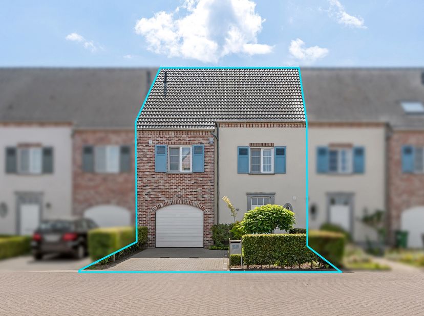 Recente, instapklare woning in tijdloze pastorijstijl met 3 à 4 slaapkamers. De woning is centraal en rustig gelegen in een doodlopende straat nabij h