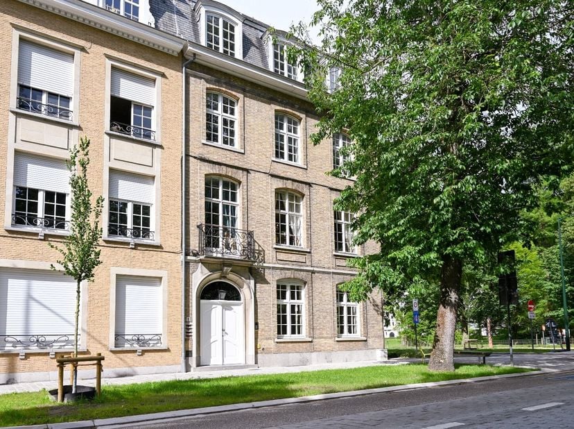 Schitterend gelegen appartement langs het &#039;t Stil Ende op de hoek van het Graaf Visartpark in een klassevol en kleinschalig gebouw (met lift). Deze lo