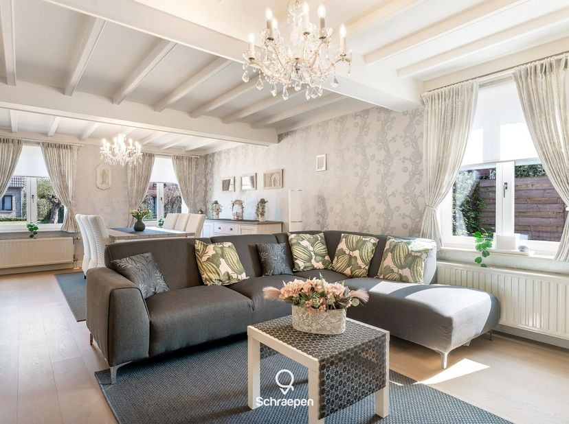 We vinden deze instapklare woning met 4 slaapkamers terug op een perceel van 6,65 are in de Kleine Zouwstraat te Zonhoven. Voor meer informatie ga naa
