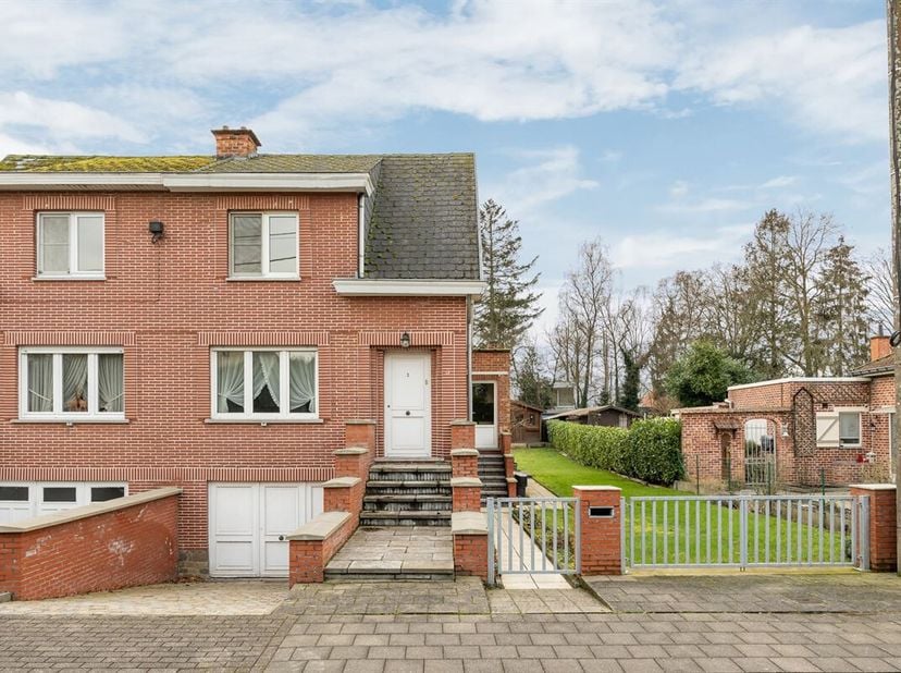 Maison mitoyenne confortable de 2 chambres à coucher avec grand jardin à vendre à Zemst&lt;br /&gt;
Cette maison familiale mitoyenne est parfaite pour ceux