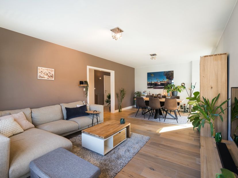 GRIMBERGEN, parfaitement situé proche de facilités, très bel APPARTEMENT (2ch/1sdb) avec GARAGE. Situé au 2ème étage d&#039;une petite copropriété sans asc
