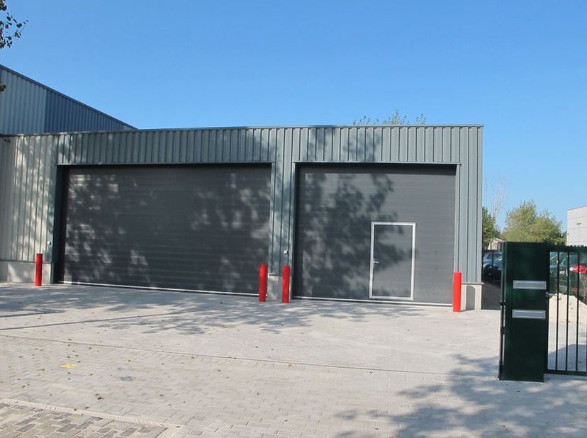 Magazijn in industriezone &#039;T walletje te Knokke van 600m².&lt;br /&gt;
&lt;br /&gt;
Vloer: polibeton&lt;br /&gt;
Verlichting: TL-armaturen&lt;br /&gt;
1 automatische sectiona