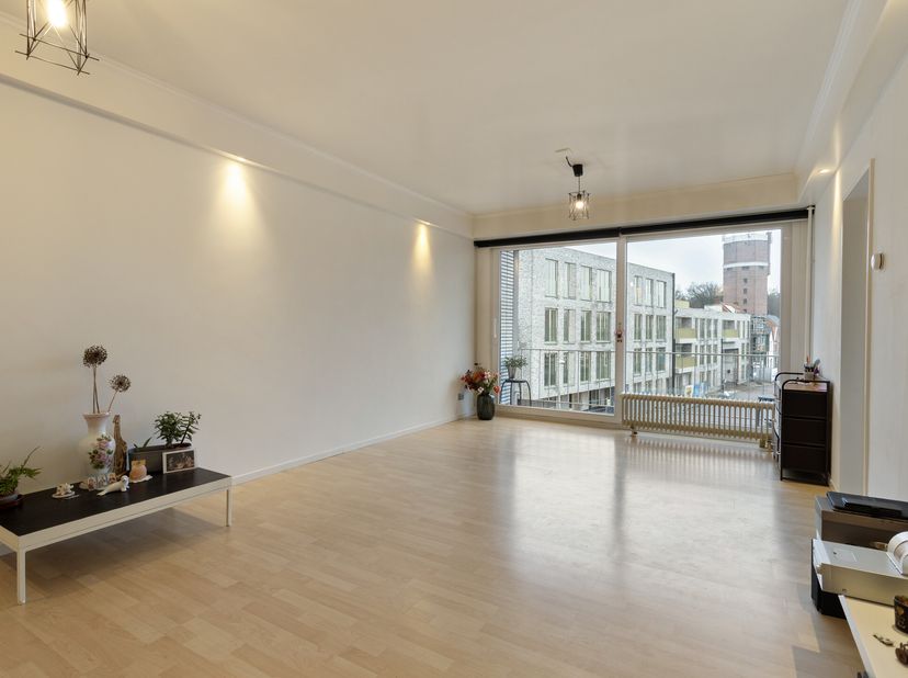 Het appartement dat wij te koop aanbieden geniet een zeer centrale ligging in Kapellen, vlakbij alle belangrijke voorzieningen zoals openbaar vervoer