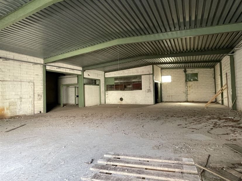 Loods te koop! &lt;br /&gt;
Zeer ruime droge loods van 770m2 te koop! &lt;br /&gt;
voor meer info mail naar info@property-vastgoed.be