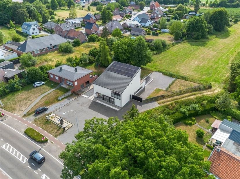 OPEN BEBOUWING MET KANTOOR EN ADEMBENEMEND ZICHT IN HASSELT &lt;br /&gt;
Welkom op de Luikersteenweg 693, waar wonen en werken op harmonieuze wijze samenkom