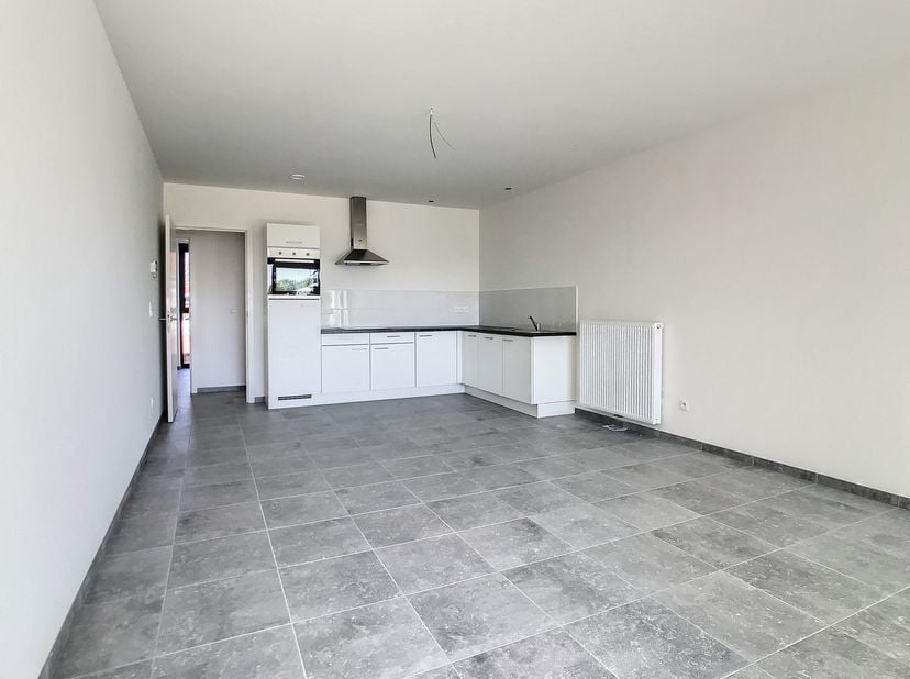 Cet appartement Ben de 2 chambres avec terrasse orientée plein sud est situé dans un quartier résidentiel calme et interdit aux voitures de Lierre. L&#039;