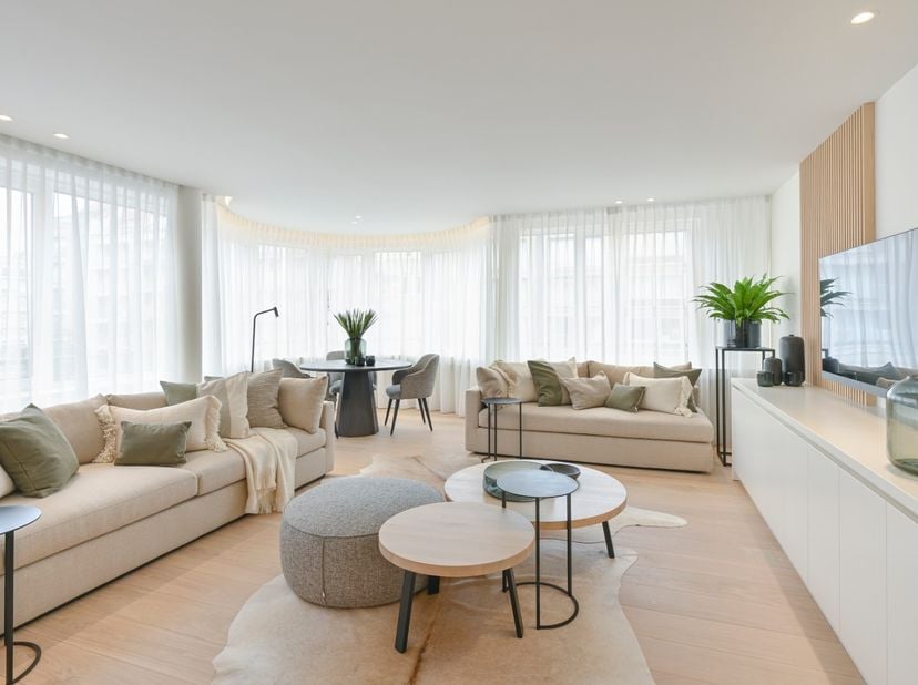 Res. Arion I &lt;br /&gt;
&lt;br /&gt;
Magnifique, spacieux et luxueux appartement d&#039;angle avec 3 chambres à coucher de taille normale.&lt;br /&gt;
Disposition :&lt;br /&gt;