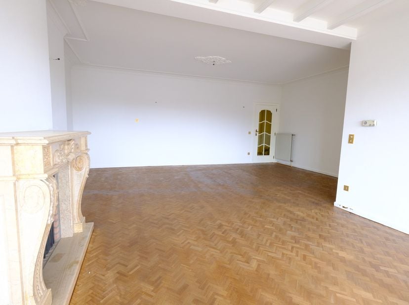 Ruim appartement in centrum Hasselt met 3 slaapkamers, garage en terras met uitzicht op de kanaalkom&lt;br /&gt;
&lt;br /&gt;
Dit ruim appartement met 125m² is ge
