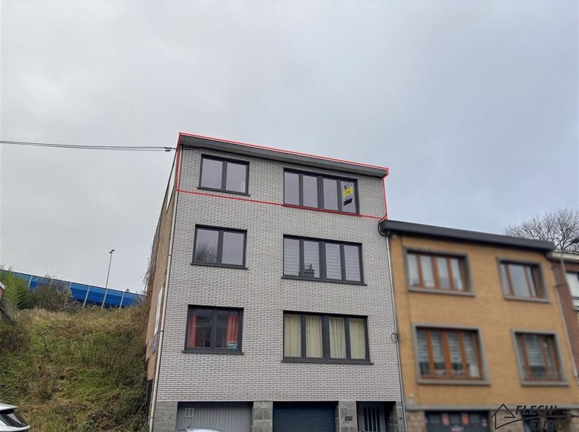 VERVIERS, bel appartement de 84m² selon l&#039;acte situé au 3ème et dernier étage d&#039;une résidence. Proches des commodités, celui-ci se compose d&#039;un hall d